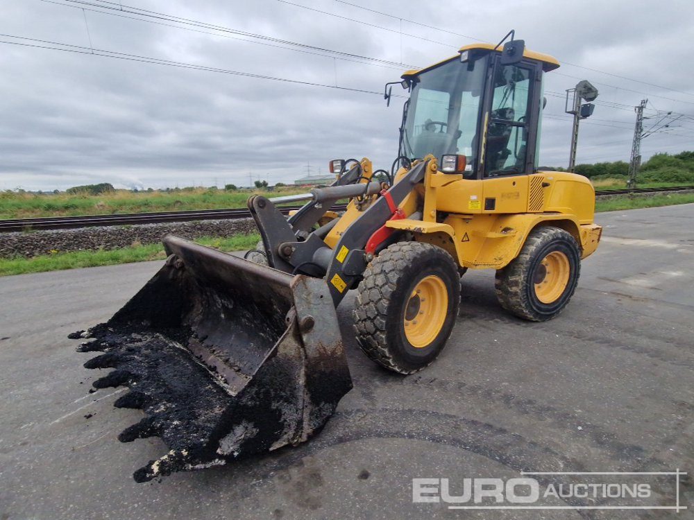 2014 Volvo L30G - Gumikerekes homlokrakodó: 1 kép. 2014 Volvo L30G - Gumikerekes homlokrakodó: 1 kép.