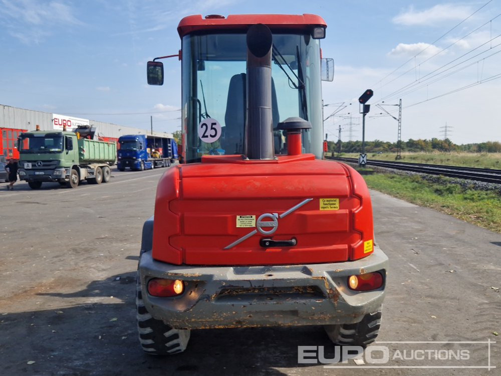 2014 Volvo L30G - Gumikerekes homlokrakodó: 4 kép. 2014 Volvo L30G - Gumikerekes homlokrakodó: 4 kép.