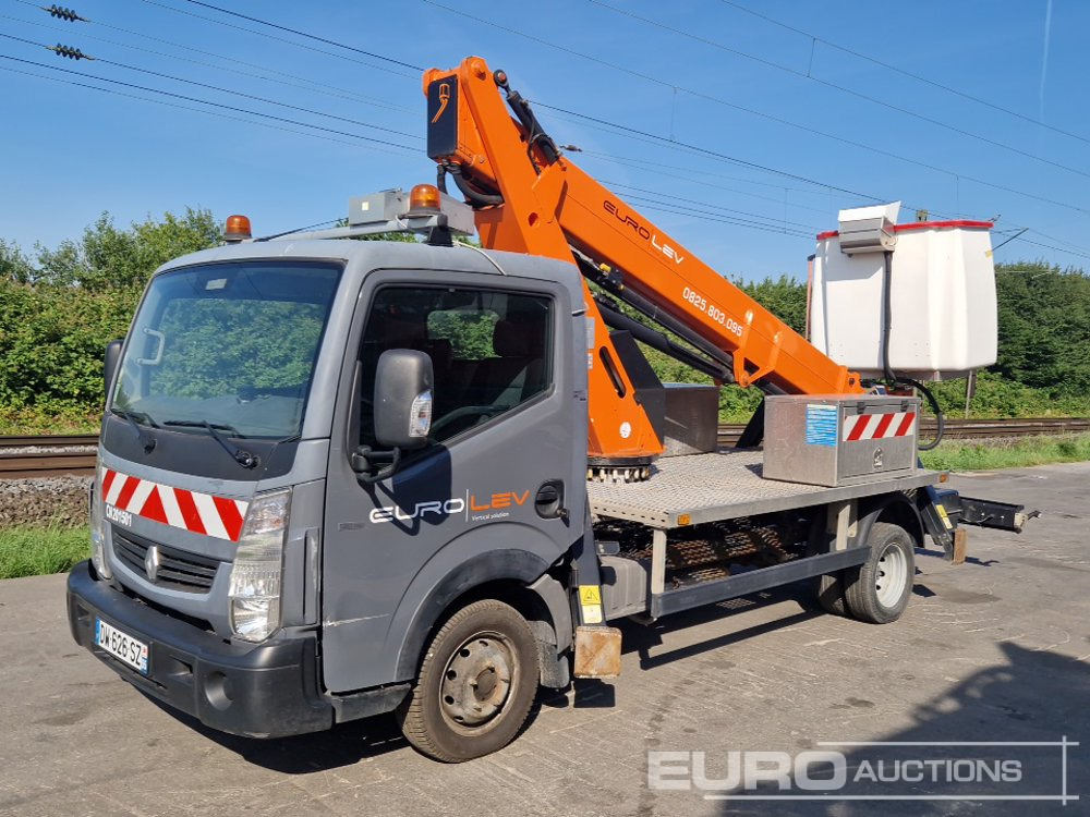 2015 Renault Maxity - Emelőkosaras teherautó: 1 kép. 2015 Renault Maxity - Emelőkosaras teherautó: 1 kép.
