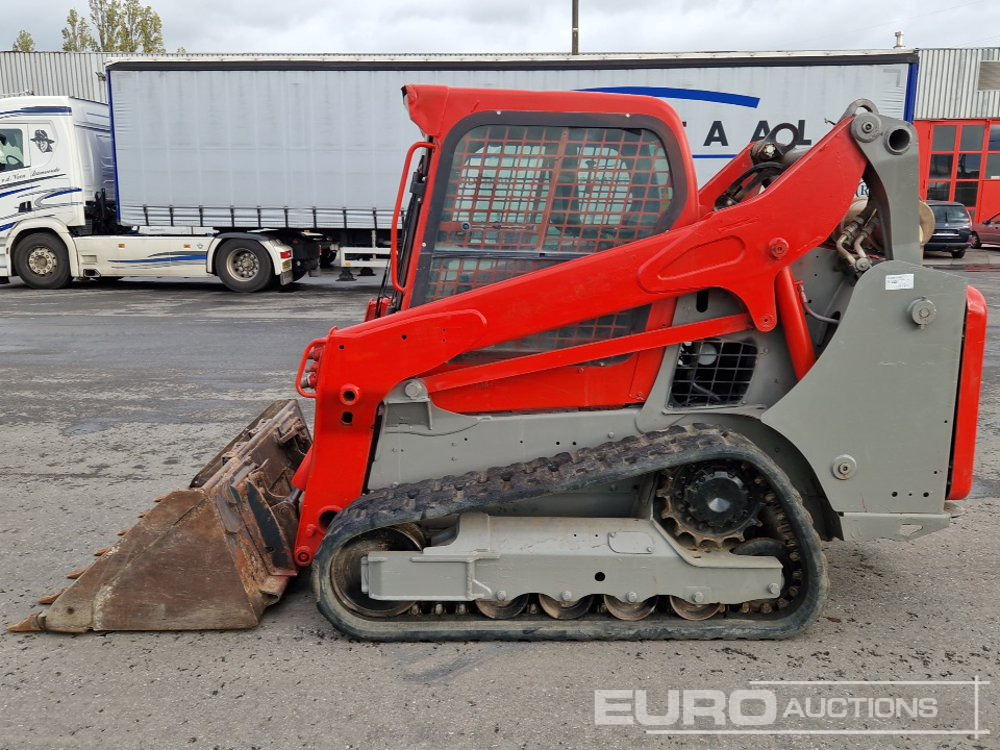 2016 Bobcat T590 - Mini homlokrakodó: 2 kép. 2016 Bobcat T590 - Mini homlokrakodó: 2 kép.
