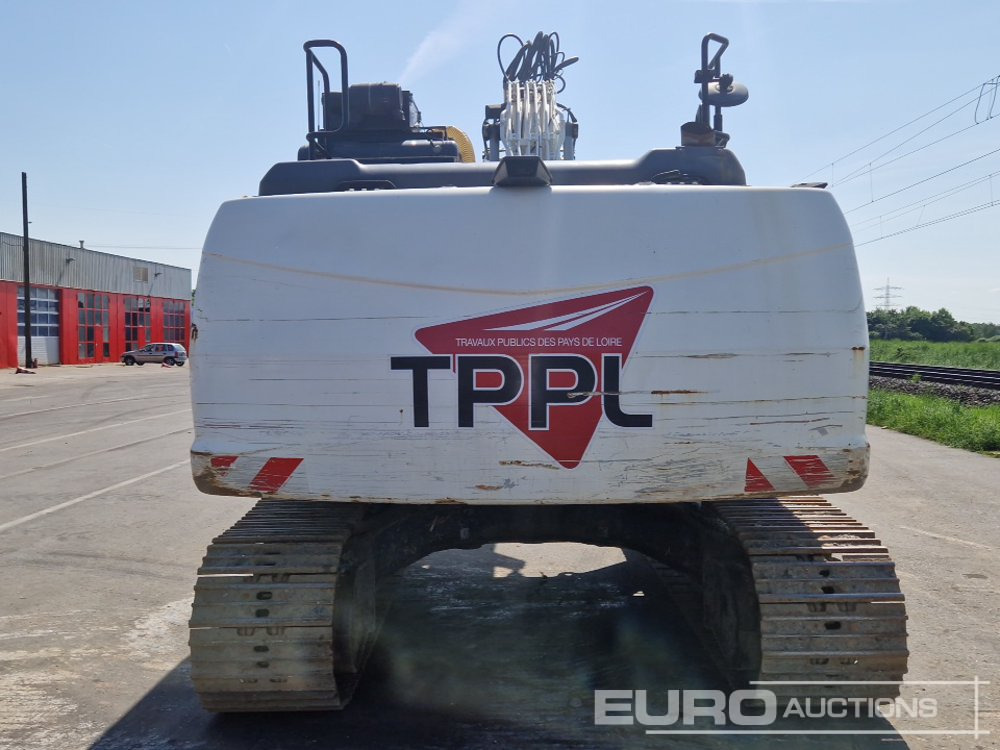 2016 Case CX210D - Lánctalpas kotró: 4 kép. 2016 Case CX210D - Lánctalpas kotró: 4 kép.