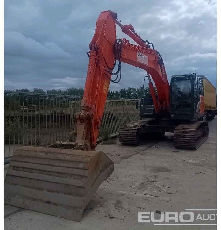 2016 Hitachi ZX210LC-5B - Lánctalpas kotró: 1 kép. 2016 Hitachi ZX210LC-5B - Lánctalpas kotró: 1 kép.