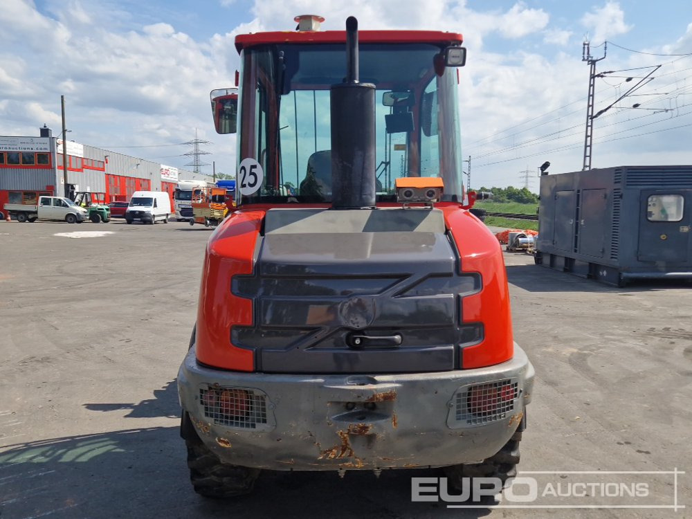 2016 Volvo L28F - Gumikerekes homlokrakodó: 4 kép. 2016 Volvo L28F - Gumikerekes homlokrakodó: 4 kép.