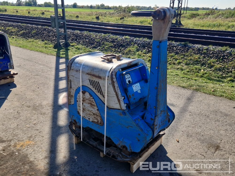 2016 Weber CR8 - Lapvibrátor: 4 kép. 2016 Weber CR8 - Lapvibrátor: 4 kép.
