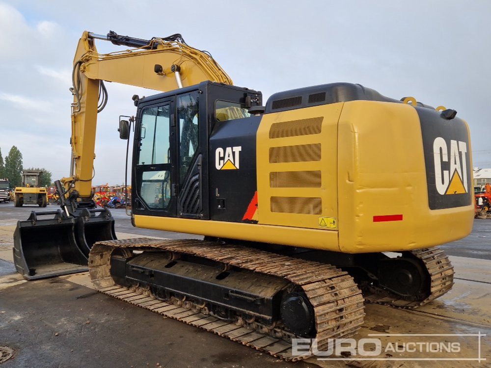 2017 CAT 320FL - Lánctalpas kotró: 3 kép. 2017 CAT 320FL - Lánctalpas kotró: 3 kép.