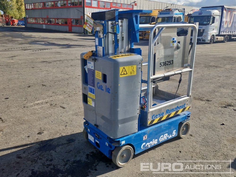 2017 Genie GR-15 - Oszlopos személyemelő: 4 kép. 2017 Genie GR-15 - Oszlopos személyemelő: 4 kép.