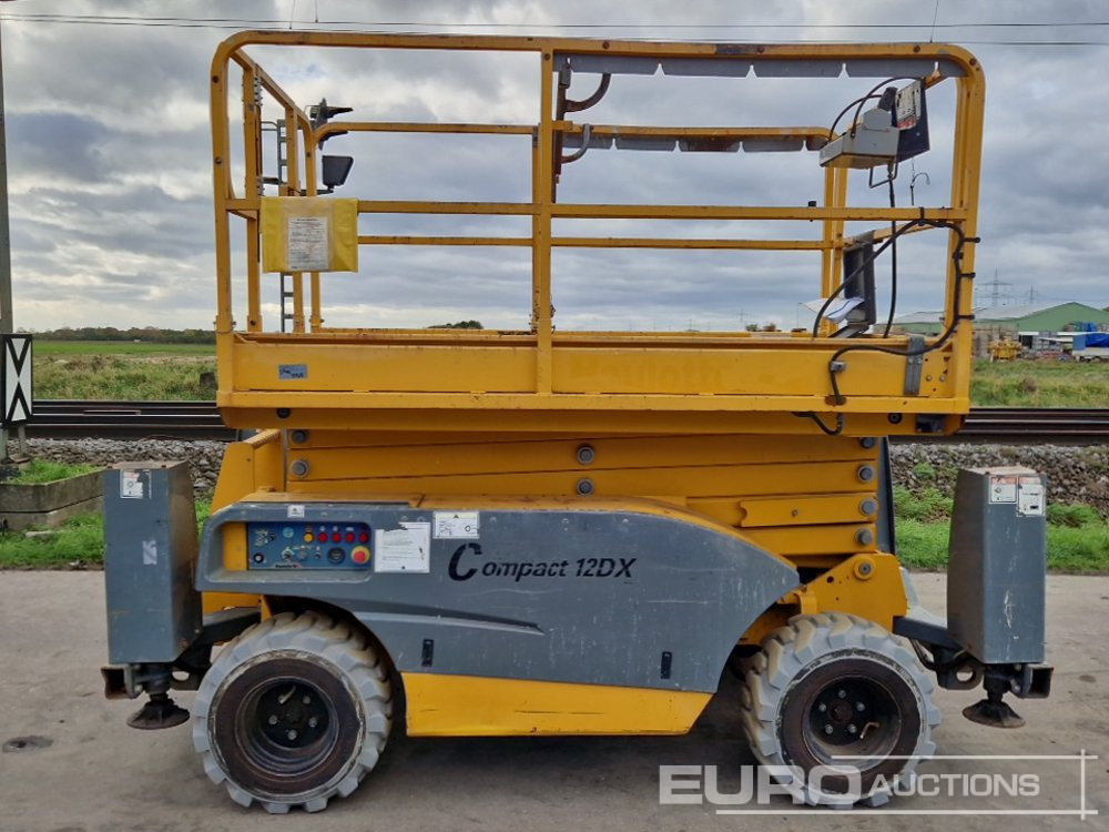 2017 Haulotte Compact 12DX - Emelő: 2 kép. 2017 Haulotte Compact 12DX - Emelő: 2 kép.