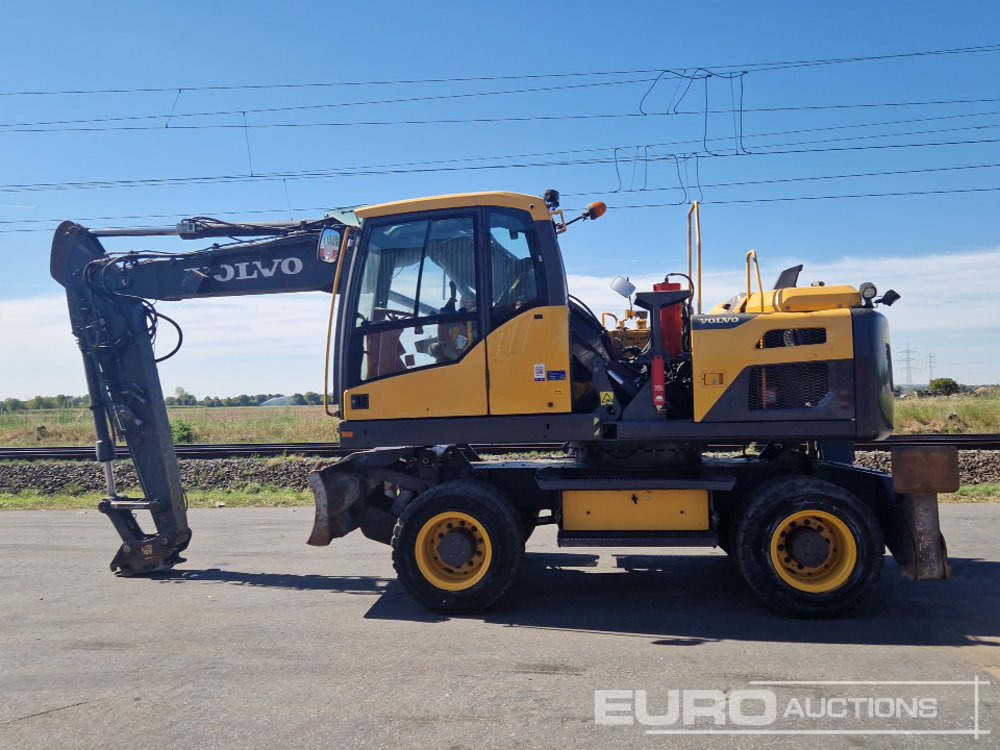 2017 Volvo EW140D - Gumikerekes kotró: 2 kép. 2017 Volvo EW140D - Gumikerekes kotró: 2 kép.