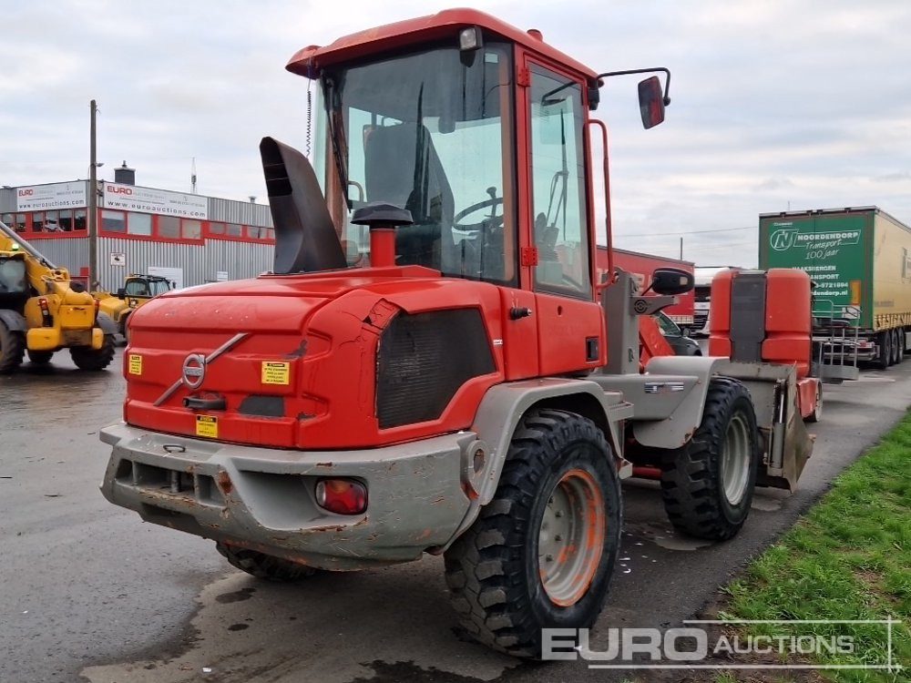 2017 Volvo L30G - Gumikerekes homlokrakodó: 5 kép. 2017 Volvo L30G - Gumikerekes homlokrakodó: 5 kép.