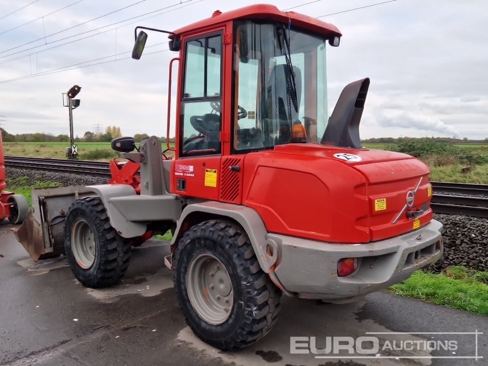 2017 Volvo L30G - Gumikerekes homlokrakodó: 3 kép. 2017 Volvo L30G - Gumikerekes homlokrakodó: 3 kép.