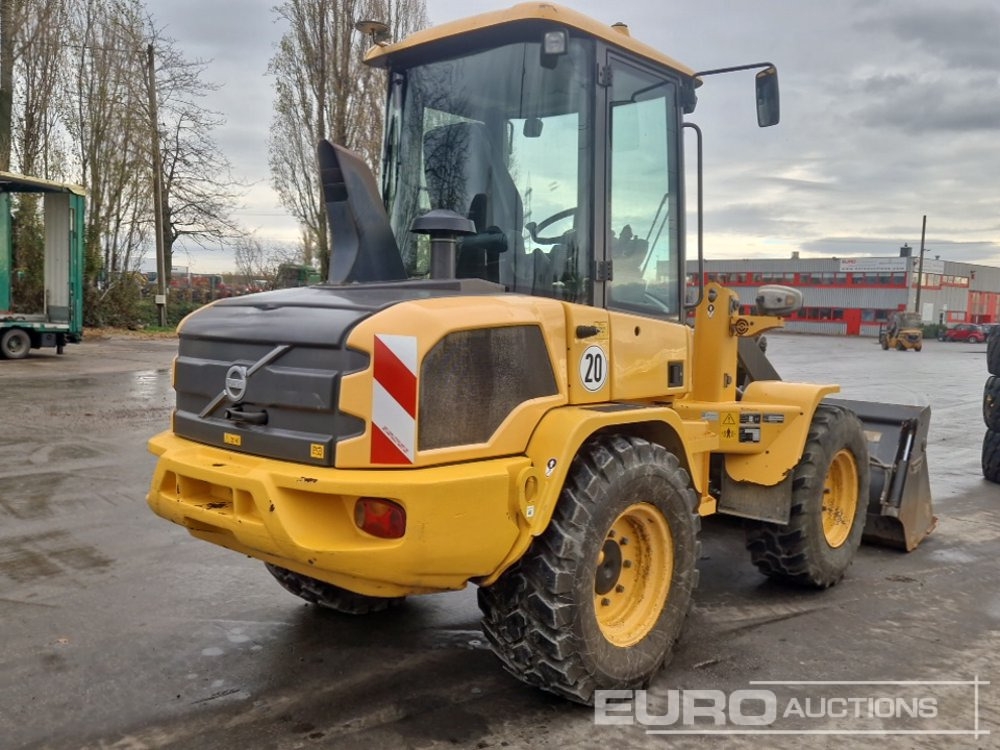 2017 Volvo L30G - Gumikerekes homlokrakodó: 5 kép. 2017 Volvo L30G - Gumikerekes homlokrakodó: 5 kép.