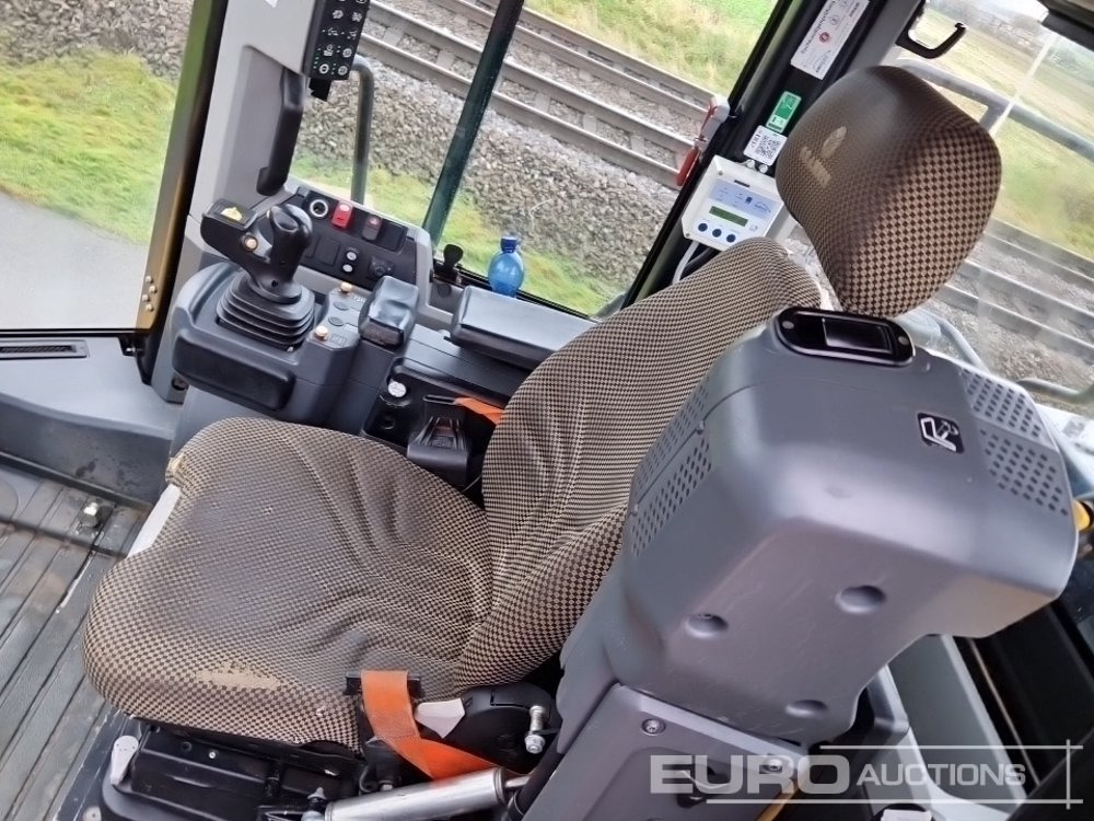 Gumikerekes homlokrakodó 2019 CAT 966M: 30 kép.