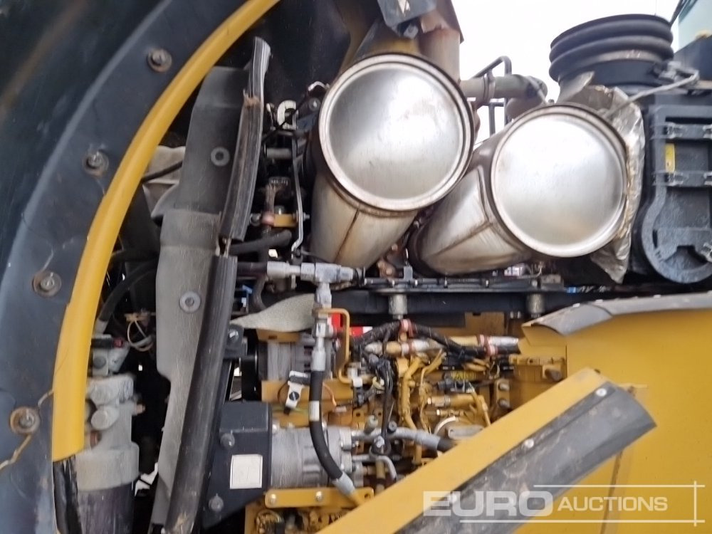 Gumikerekes homlokrakodó 2019 CAT 966M: 22 kép.