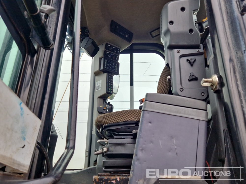 Gumikerekes homlokrakodó 2019 CAT 966M: 29 kép.