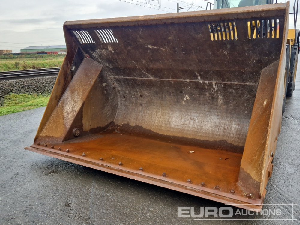 Gumikerekes homlokrakodó 2019 CAT 966M: 12 kép.