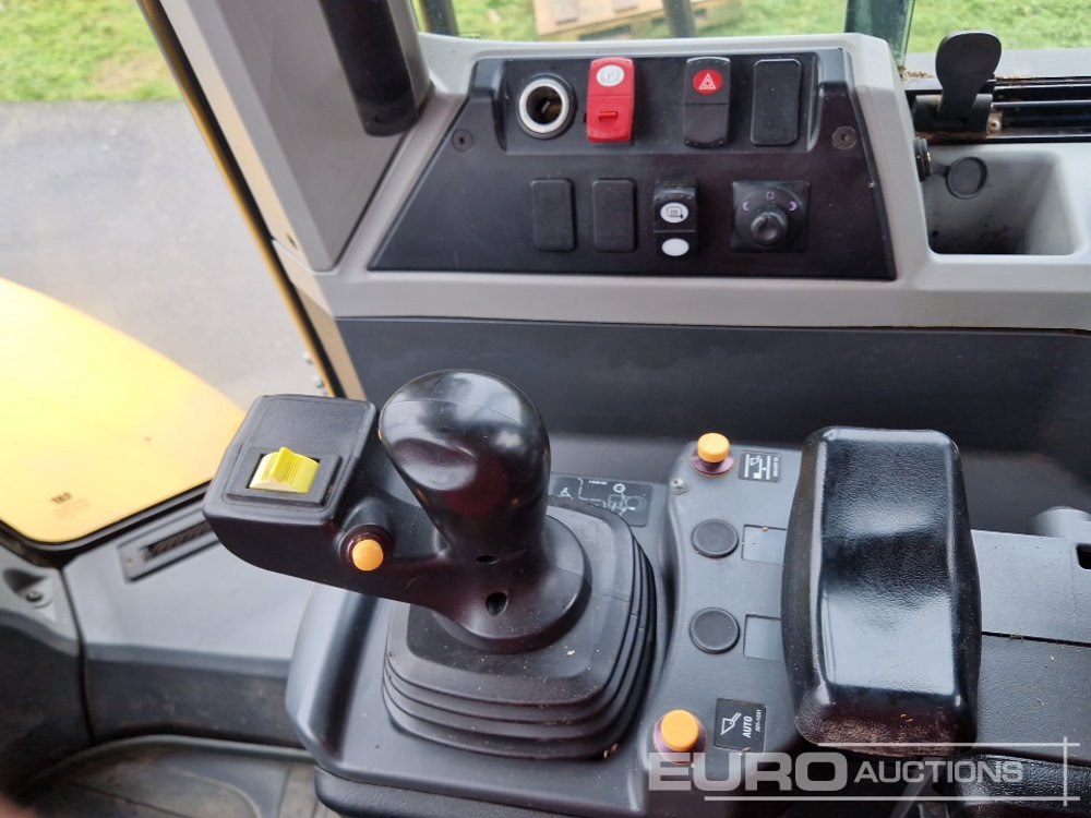 Gumikerekes homlokrakodó 2019 CAT 966M: 35 kép.