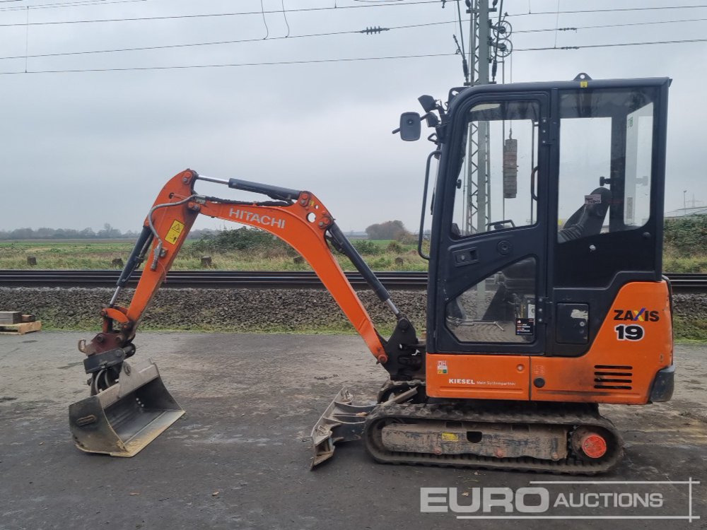 2019 Hitachi ZX19-5A CR - Minikotró: 2 kép. 2019 Hitachi ZX19-5A CR - Minikotró: 2 kép.