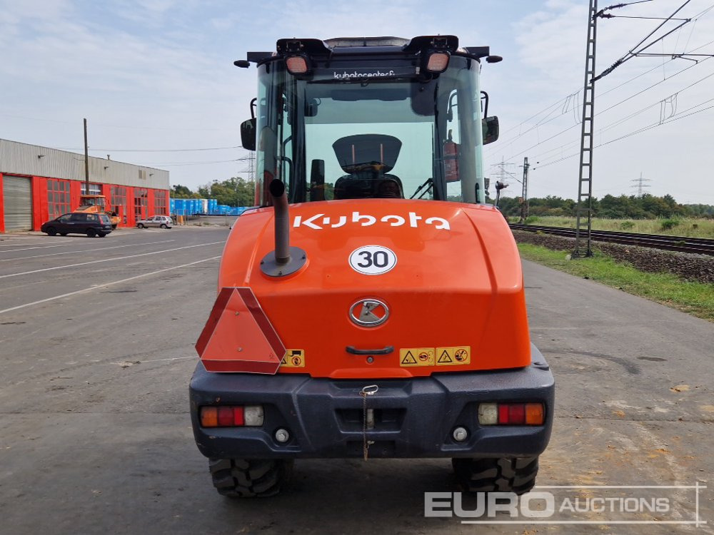 2019 Kubota R065 - Gumikerekes homlokrakodó: 4 kép. 2019 Kubota R065 - Gumikerekes homlokrakodó: 4 kép.