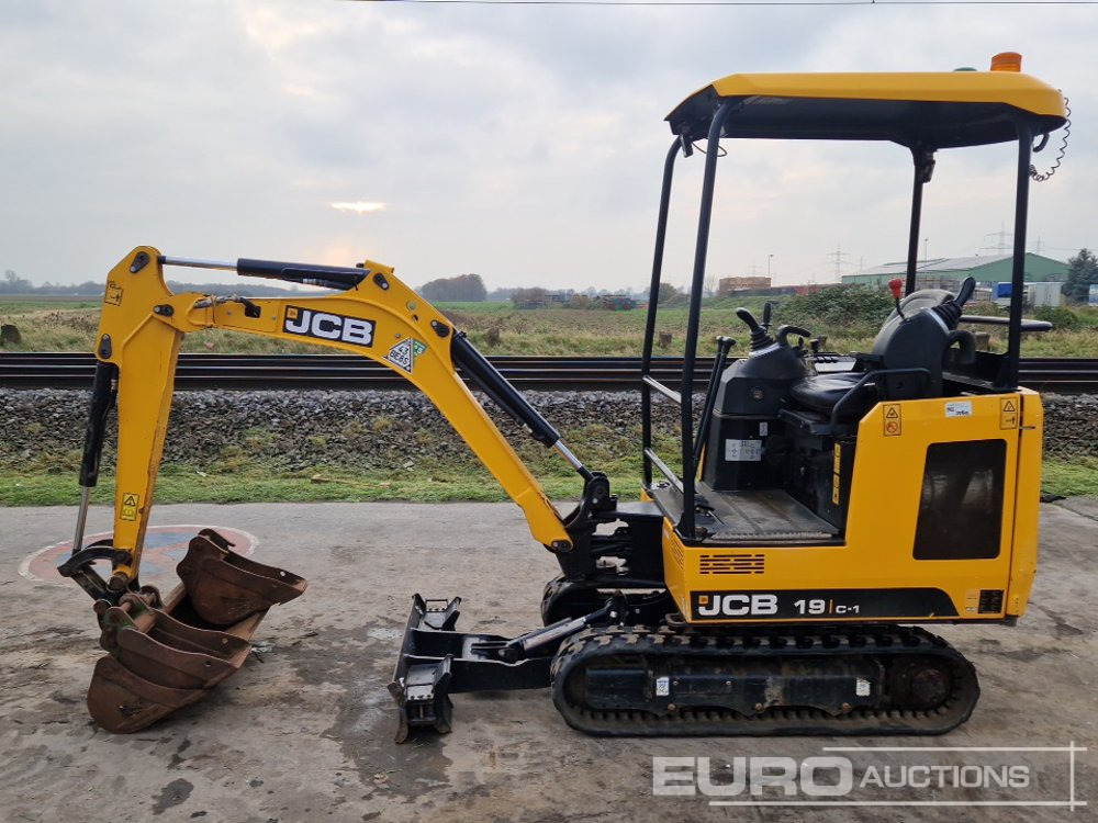 2022 JCB 19C-1 - Minikotró: 2 kép. 2022 JCB 19C-1 - Minikotró: 2 kép.