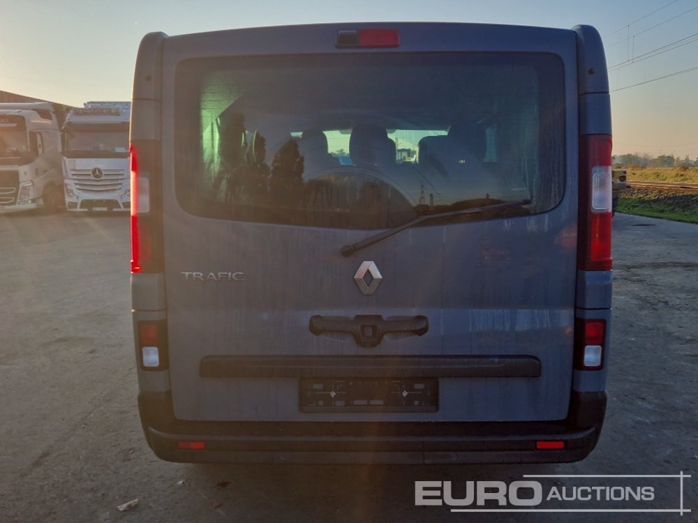2022 Renault Trafic - Minibusz, Kisbusz: 4 kép. 2022 Renault Trafic - Minibusz, Kisbusz: 4 kép.