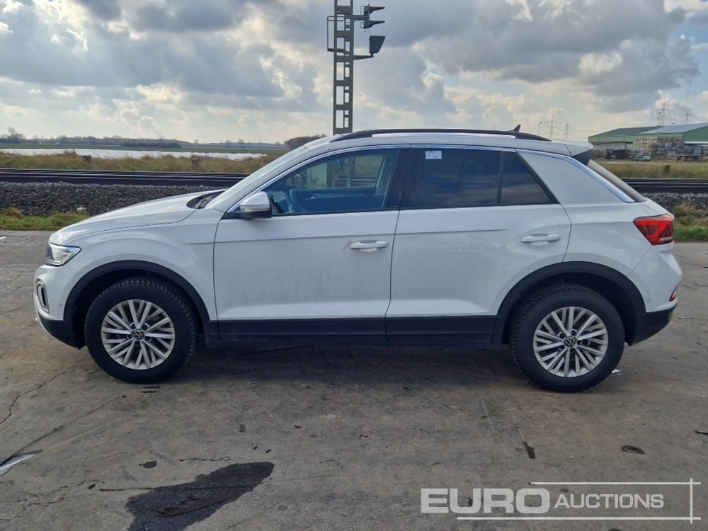 2024 Volkswagen T-Roc - Terepjáró/ SUV: 2 kép. 2024 Volkswagen T-Roc - Terepjáró/ SUV: 2 kép.