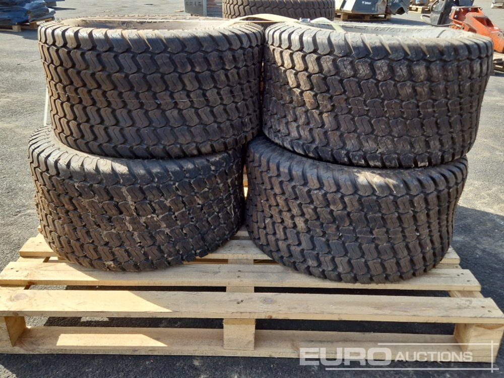 26x12.00-12 / 18x8.50-10 Tyres (8 of) - Gumiabroncs: 5 kép. 26x12.00-12 / 18x8.50-10 Tyres (8 of) - Gumiabroncs: 5 kép.