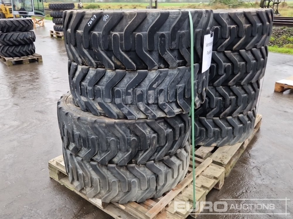 275/70R22.5 Tyres with Rims (8 of) - Gumiabroncs: 2 kép. 275/70R22.5 Tyres with Rims (8 of) - Gumiabroncs: 2 kép.