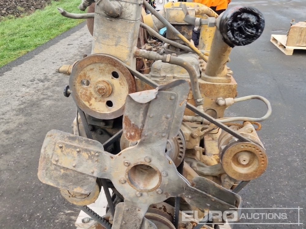 4 Cylinder Turbo CAT 3304 Diesel Engine - Motor: 5 kép. 4 Cylinder Turbo CAT 3304 Diesel Engine - Motor: 5 kép.