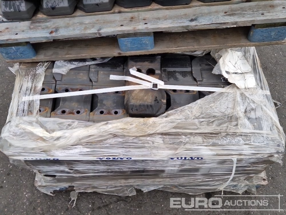 500mm Rubber Block Pads to suit Volvo EC305/EC330 (3 Pallets) - Alkatrész - Kotrógép: 5 kép. 500mm Rubber Block Pads to suit Volvo EC305/EC330 (3 Pallets) - Alkatrész - Kotrógép: 5 kép.