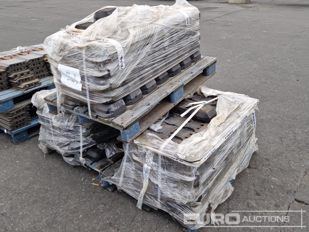 500mm Rubber Block Pads to suit Volvo EC305/EC330 (3 Pallets) - Alkatrész - Kotrógép: 2 kép. 500mm Rubber Block Pads to suit Volvo EC305/EC330 (3 Pallets) - Alkatrész - Kotrógép: 2 kép.
