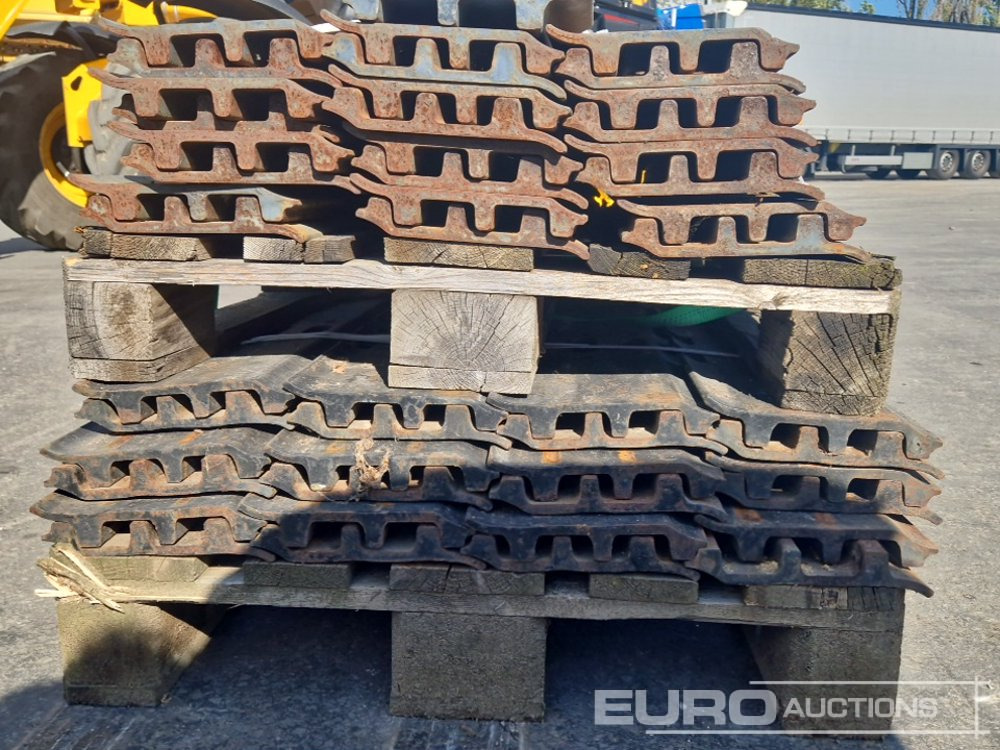 Alkatrész - Kotrógép 600mm Steel Plates to suit Hitachi ZX210-6: 6 kép.