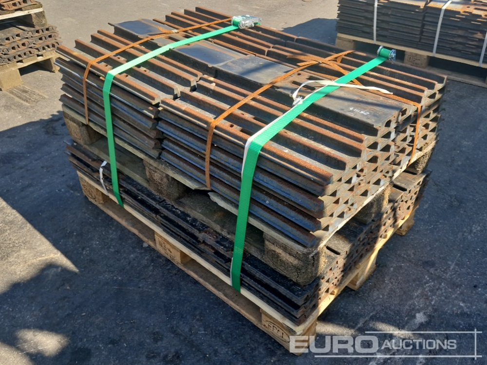 600mm Steel Plates to suit Hitachi ZX210-6 - Alkatrész - Kotrógép: 1 kép. 600mm Steel Plates to suit Hitachi ZX210-6 - Alkatrész - Kotrógép: 1 kép.