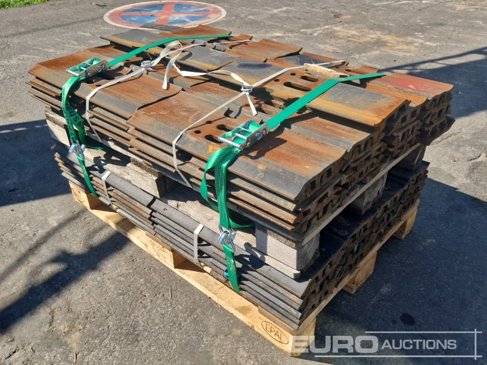 600mm Steel Plates to suit Komatsu PC210 - Alkatrész - Kotrógép: 1 kép. 600mm Steel Plates to suit Komatsu PC210 - Alkatrész - Kotrógép: 1 kép.