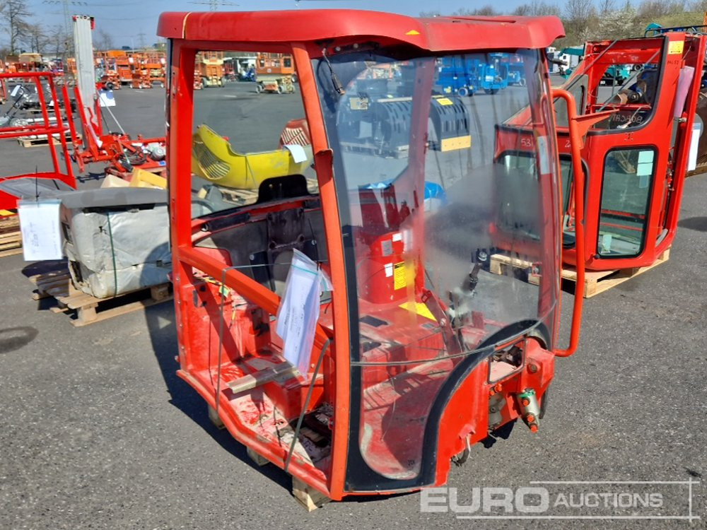 Cabin to suit JCB 406 - Alkatrész: 4 kép. Cabin to suit JCB 406 - Alkatrész: 4 kép.