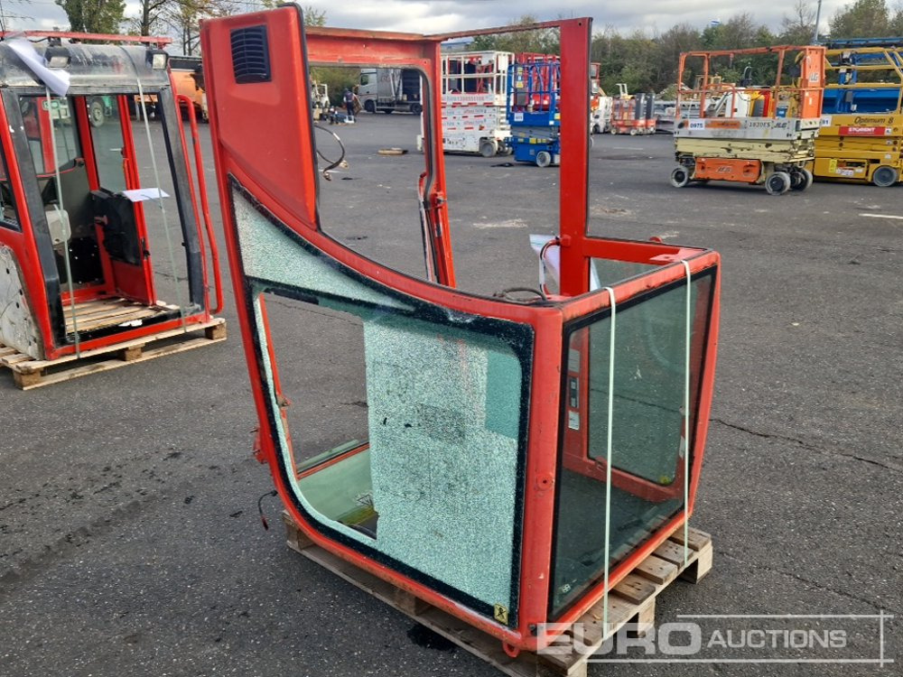 Cabin to suit Volvo ECR25 - Alkatrész - Kotrógép: 1 kép. Cabin to suit Volvo ECR25 - Alkatrész - Kotrógép: 1 kép.