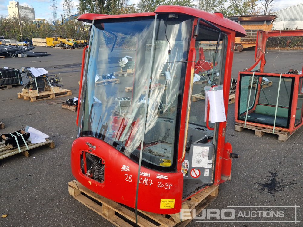 Cabin to suit Volvo L30G - Alkatrész: 1 kép. Cabin to suit Volvo L30G - Alkatrész: 1 kép.