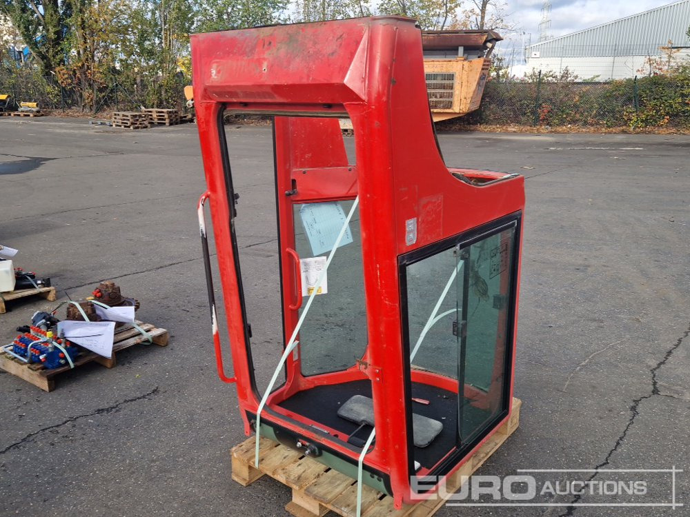 Cabin to suit Yanmar VIO20-4 - Alkatrész - Kotrógép: 2 kép. Cabin to suit Yanmar VIO20-4 - Alkatrész - Kotrógép: 2 kép.