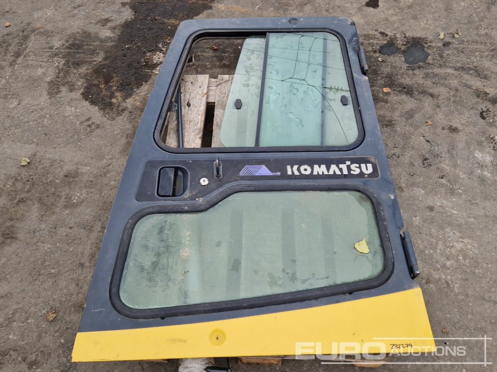 Komatsu Door to suit Wheeled Excavator PW170 - Alkatrész: 1 kép. Komatsu Door to suit Wheeled Excavator PW170 - Alkatrész: 1 kép.