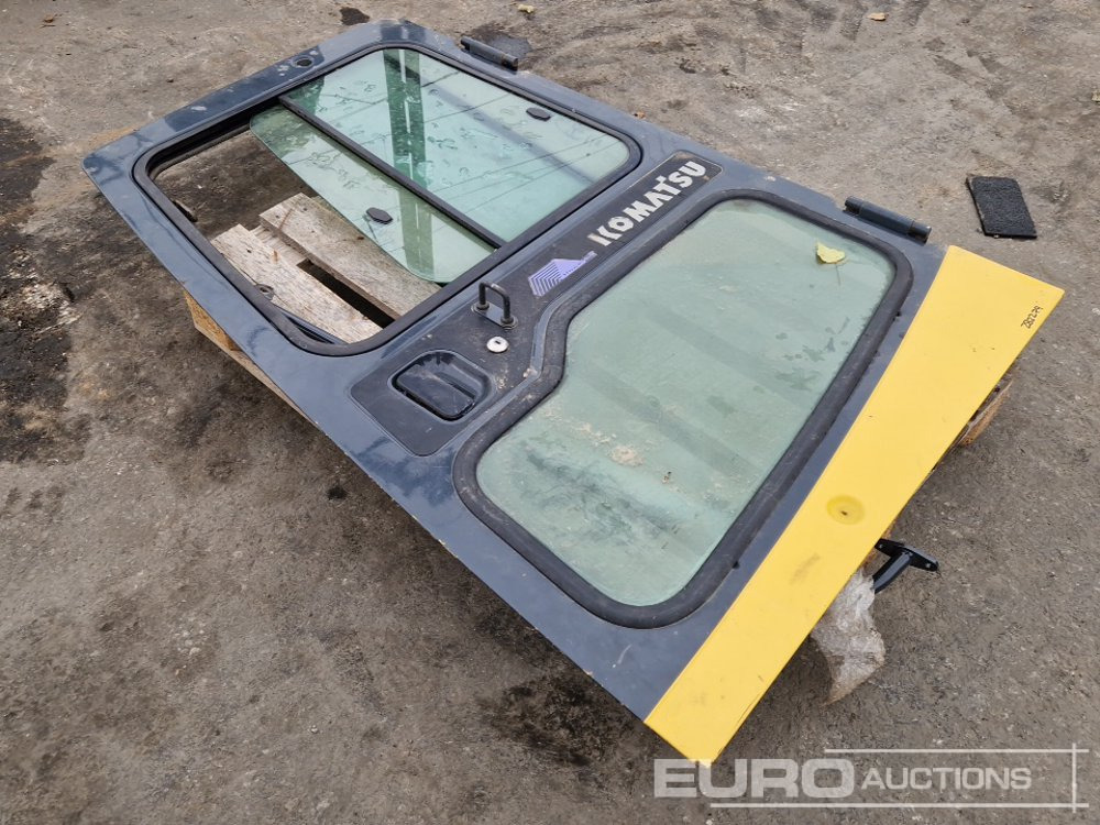 Komatsu Door to suit Wheeled Excavator PW170 - Alkatrész: 4 kép. Komatsu Door to suit Wheeled Excavator PW170 - Alkatrész: 4 kép.