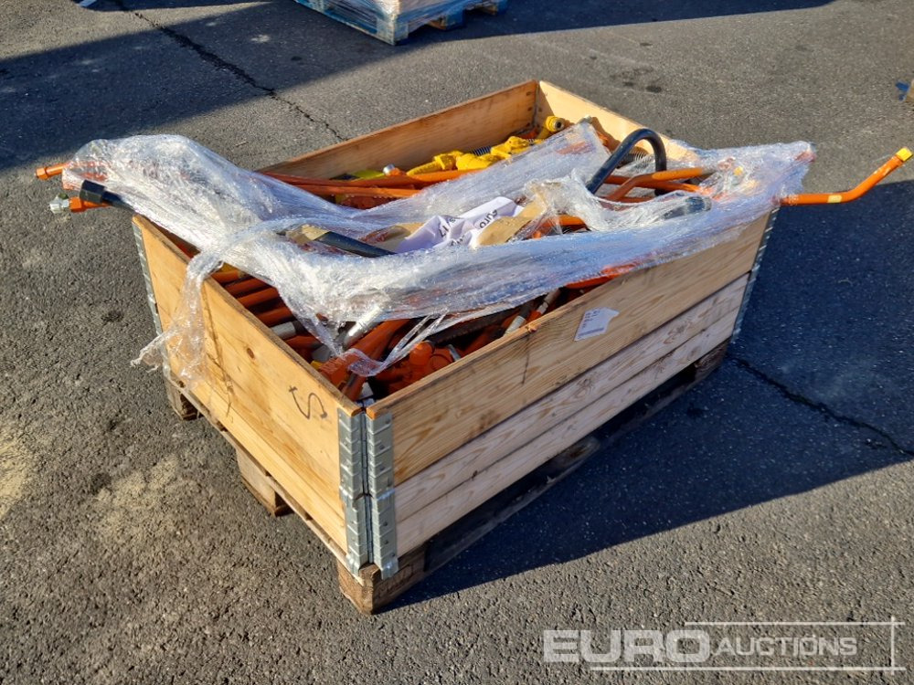 Pallet of Assorted B-Hammer Pipes to suit Hitachi Excavavtor - Alkatrész - Kotrógép: 2 kép. Pallet of Assorted B-Hammer Pipes to suit Hitachi Excavavtor - Alkatrész - Kotrógép: 2 kép.