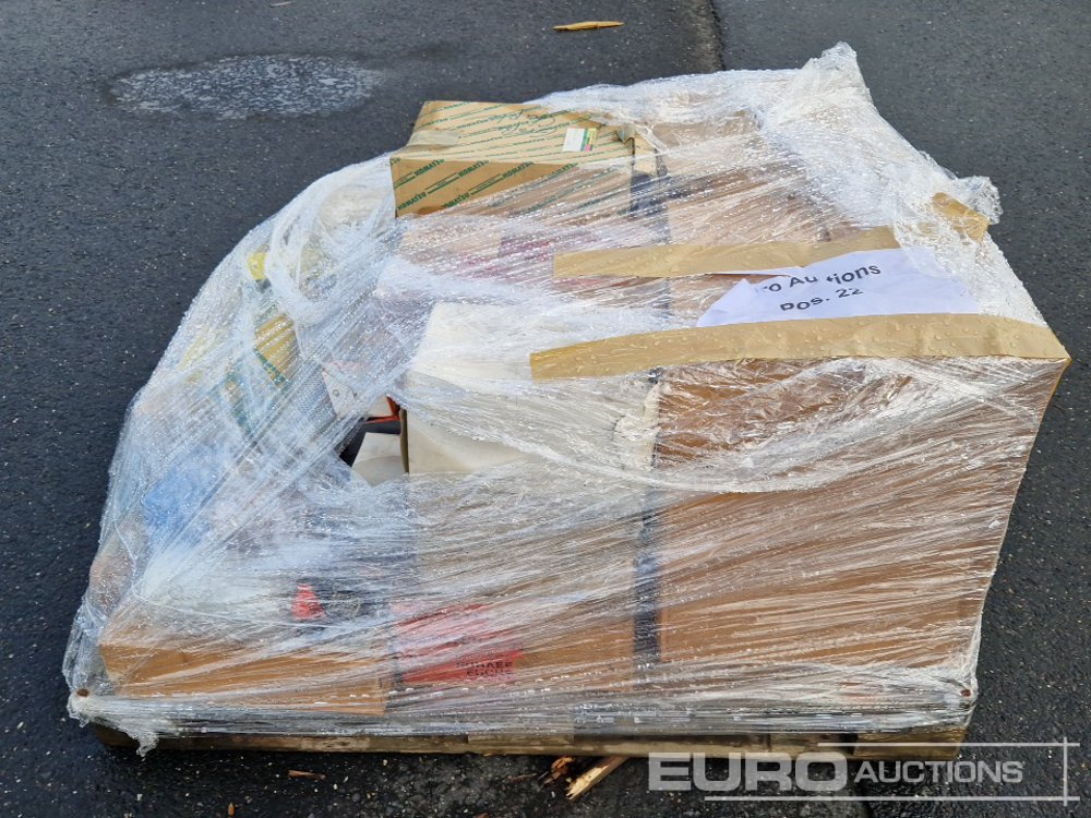 Pallet of Service / Maintenance Parts, CAT, Hitachi, Deutz, Komatsu - Alkatrész - Kotrógép: 1 kép. Pallet of Service / Maintenance Parts, CAT, Hitachi, Deutz, Komatsu - Alkatrész - Kotrógép: 1 kép.