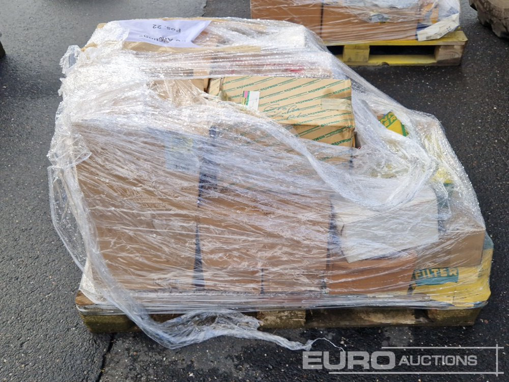 Pallet of Service / Maintenance Parts, CAT, Hitachi, Deutz, Komatsu - Alkatrész - Kotrógép: 2 kép. Pallet of Service / Maintenance Parts, CAT, Hitachi, Deutz, Komatsu - Alkatrész - Kotrógép: 2 kép.