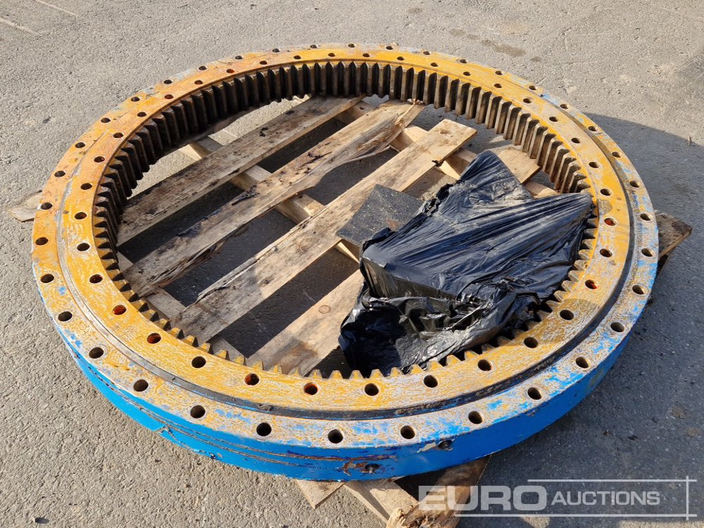 Slew Ring to suit Fuchs 331 - Alkatrész - Kotrógép: 1 kép. Slew Ring to suit Fuchs 331 - Alkatrész - Kotrógép: 1 kép.