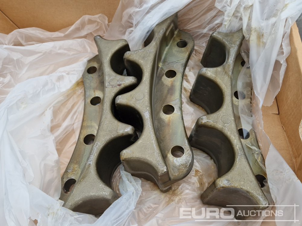 Steel Tracks Segements to suit CAT (Part No 102-6683) - Alkatrész - Kotrógép: 3 kép. Steel Tracks Segements to suit CAT (Part No 102-6683) - Alkatrész - Kotrógép: 3 kép.