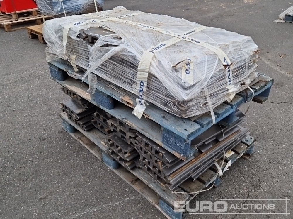 Track Plates to suit Volvo - Alkatrész - Kotrógép: 1 kép. Track Plates to suit Volvo - Alkatrész - Kotrógép: 1 kép.