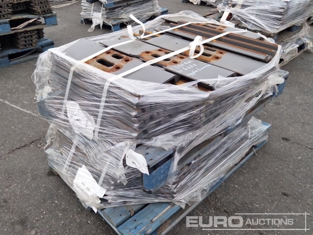 Track Plates to suit Volvo - Alkatrész - Kotrógép: 4 kép. Track Plates to suit Volvo - Alkatrész - Kotrógép: 4 kép.