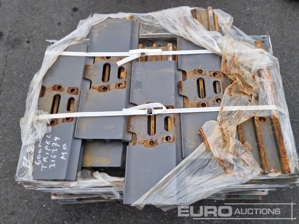 Track Plates to suit Volvo - Alkatrész - Kotrógép: 5 kép. Track Plates to suit Volvo - Alkatrész - Kotrógép: 5 kép.