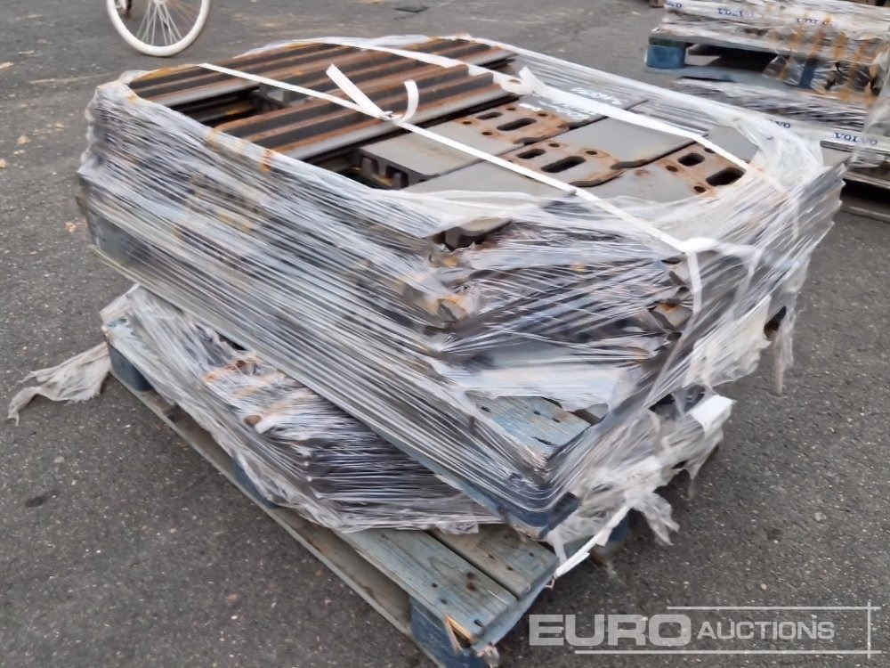 Track Plates to suit Volvo - Alkatrész - Kotrógép: 4 kép. Track Plates to suit Volvo - Alkatrész - Kotrógép: 4 kép.