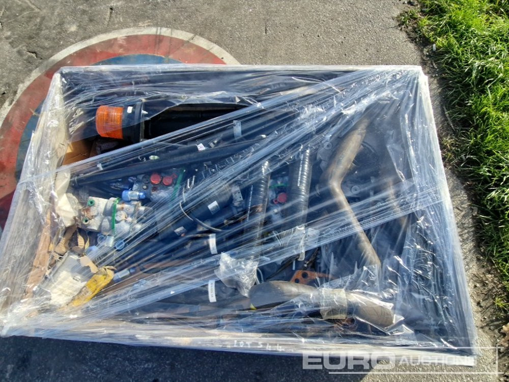 Unused Spare Parts to suit JCB - Alkatrész: 3 kép. Unused Spare Parts to suit JCB - Alkatrész: 3 kép.