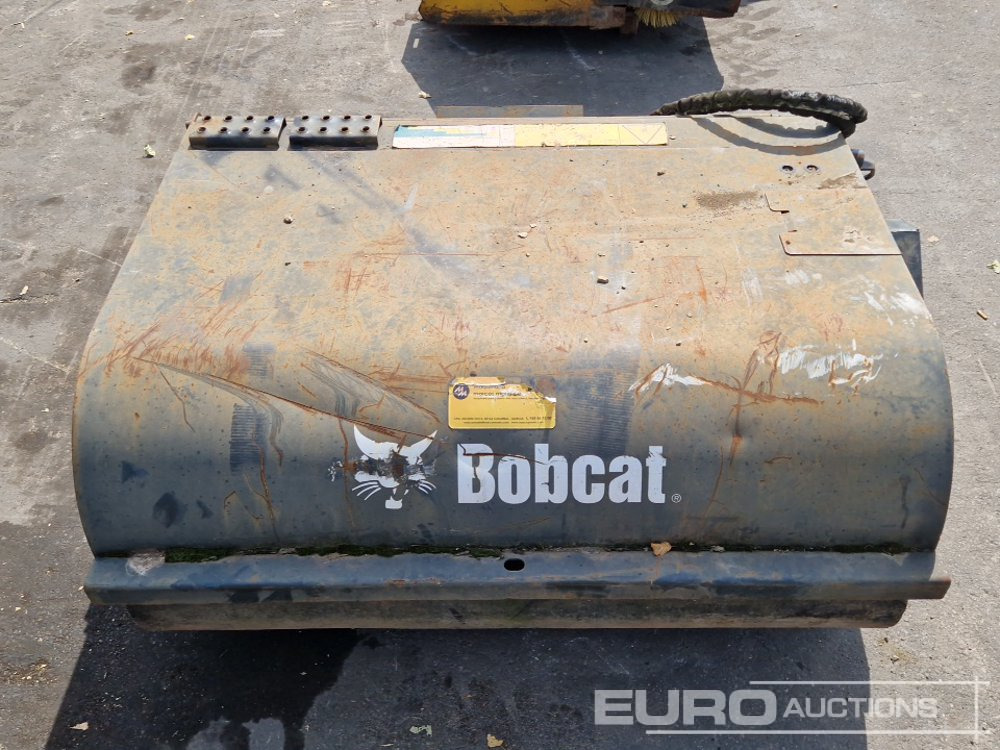 Bobcat Sweeper Attachement to suit Skidsteer - Anyagmozgató gép: 5 kép. Bobcat Sweeper Attachement to suit Skidsteer - Anyagmozgató gép: 5 kép.